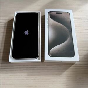 iPhone 15 Pro Max 256GB Natural Titanium/Unlocked / Like New